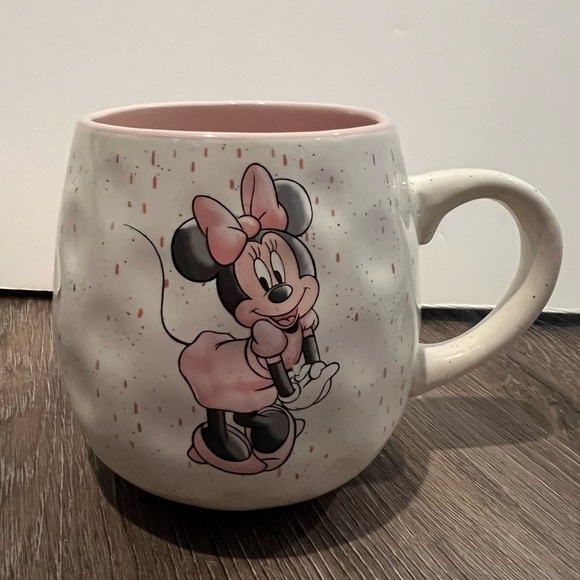 SOLD!! Absolutely Adorable Disney Minnie Mouse Mugs- Set of 2- NWT - Picture 3 of 3